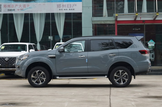 帕拉丁的整体基本延续了途达的设计,不过新款车型换装了全新样式的