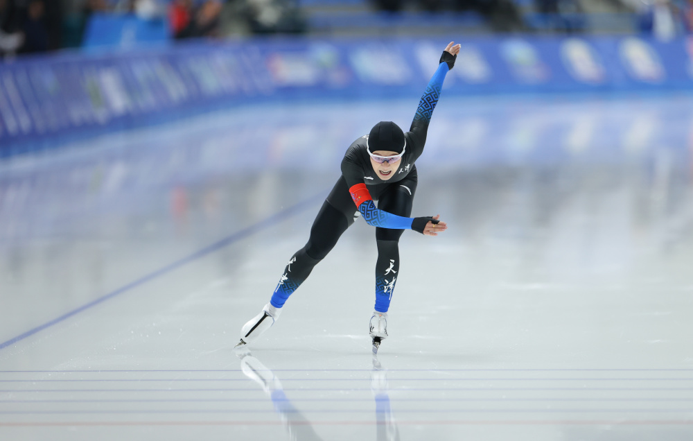 速度滑冰公开组女子3000米赛况