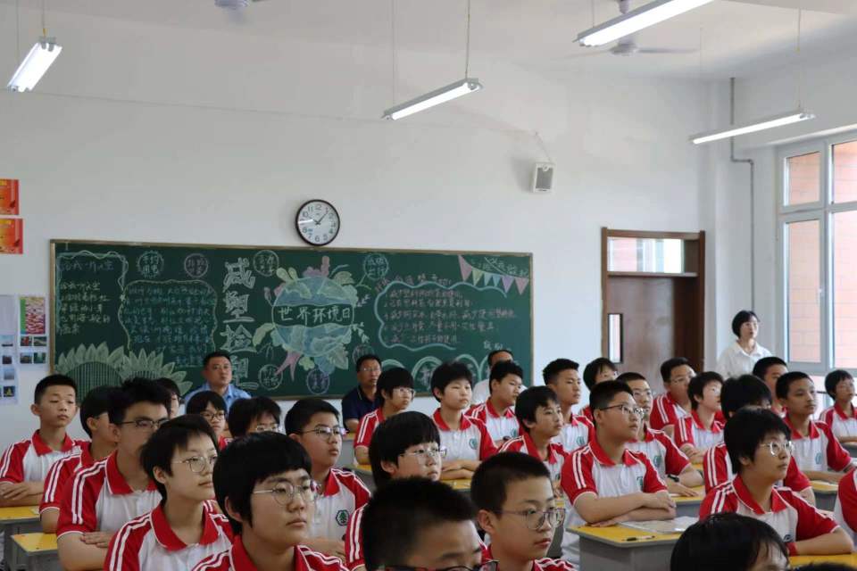 威县第六中学联合生态环境分局开展"环保知识进课堂"活动
