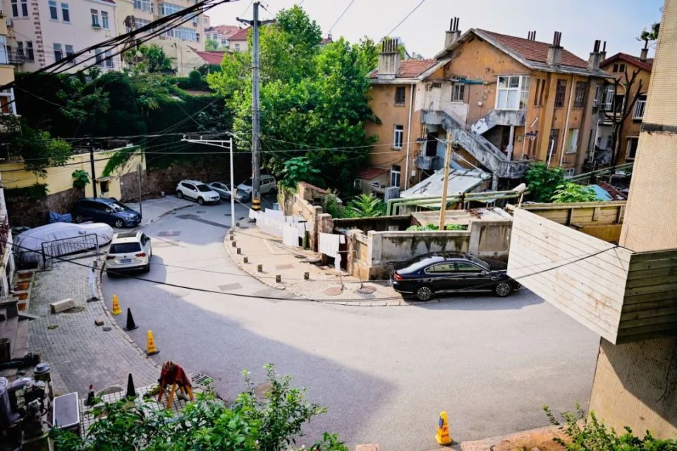 伏龙路走走逛逛伏龙路社区休闲广场贡献这个"名场面"的篮球场就是直接