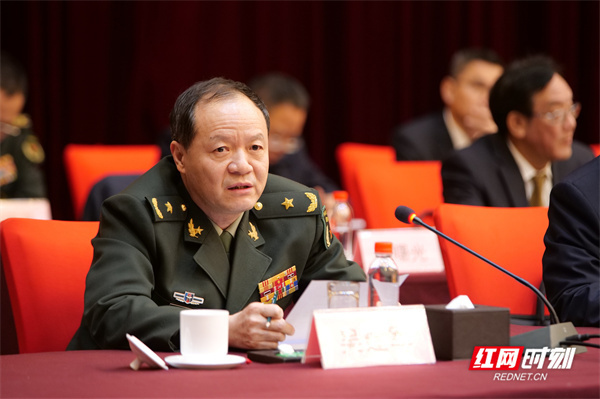 湖南省政协委员,国防科技大学副校长兼教育长吴建军,以《聚焦"三高四