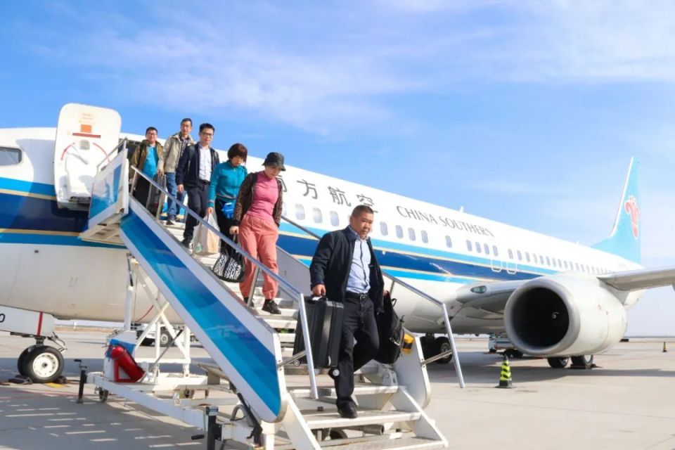 湖北援疆旅游包机飞来啦~_腾讯新闻
