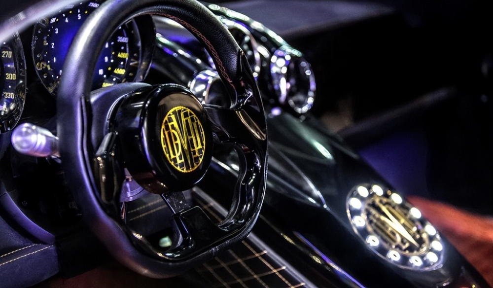 至于devel 16的内饰设计,那就是极为浓重的中东风格了,该车在车内采用