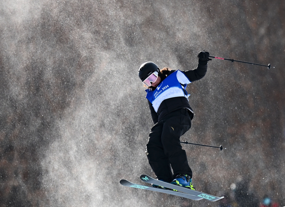 自由式滑雪青年组男子u型场地技巧赛况
