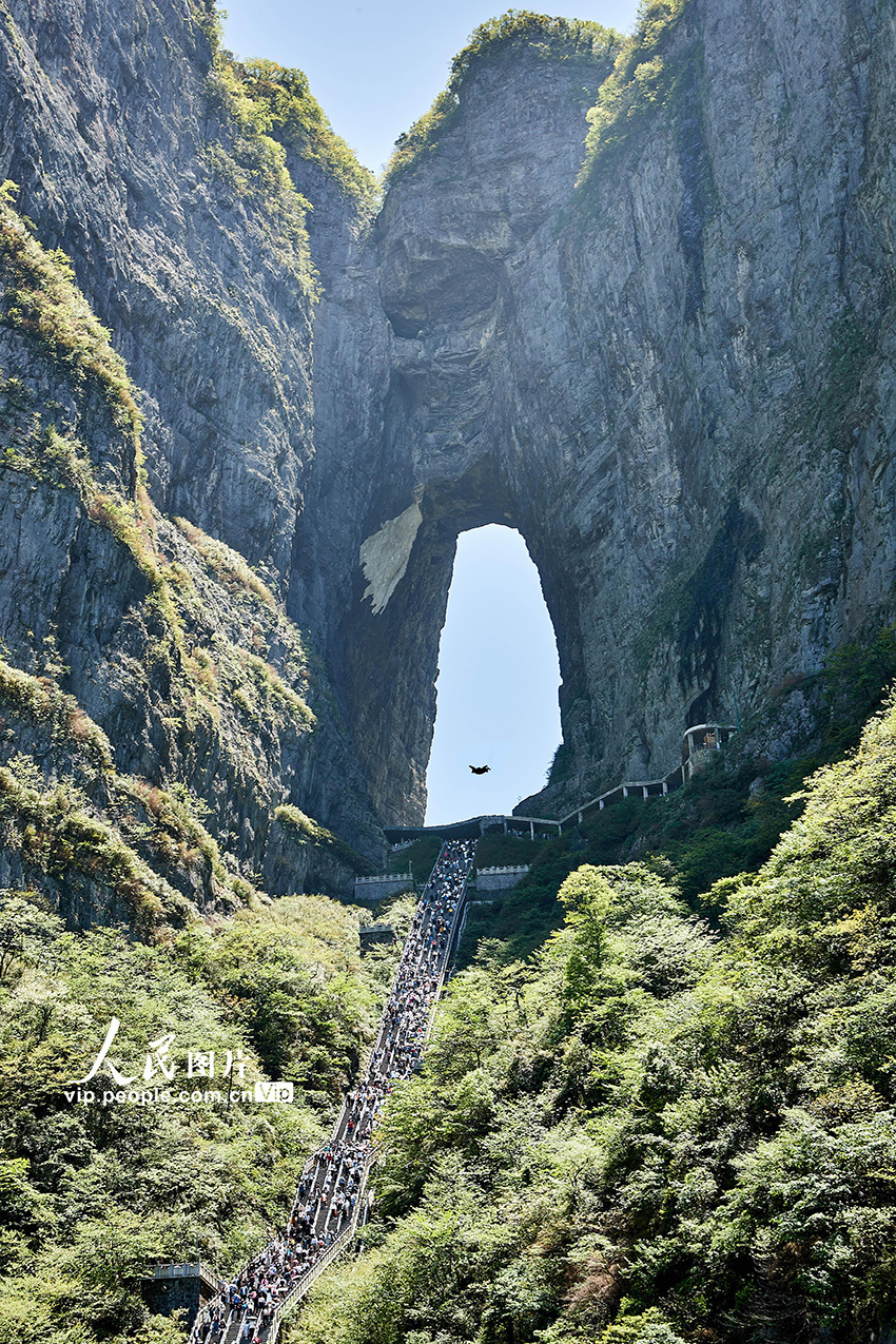 张家界天门山 天门洞图片