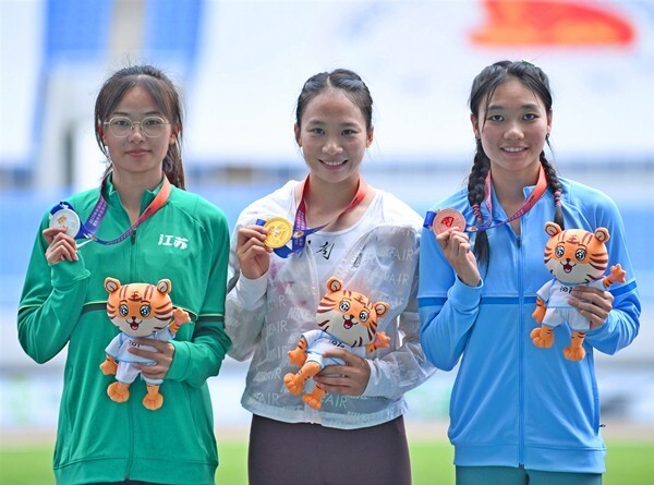 黄瑰芬全国田径冠军赛200米夺冠