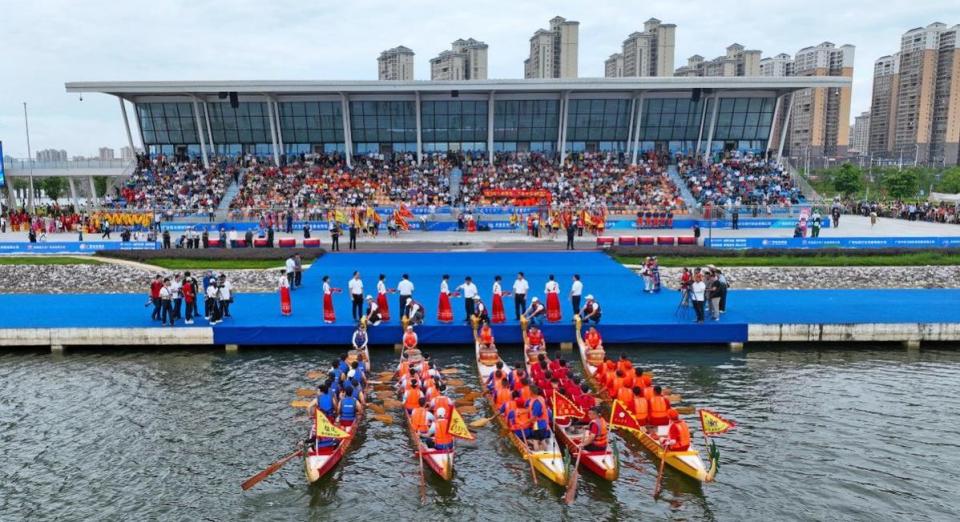 广西武宣县举办2024年"武粮园"杯龙舟比赛