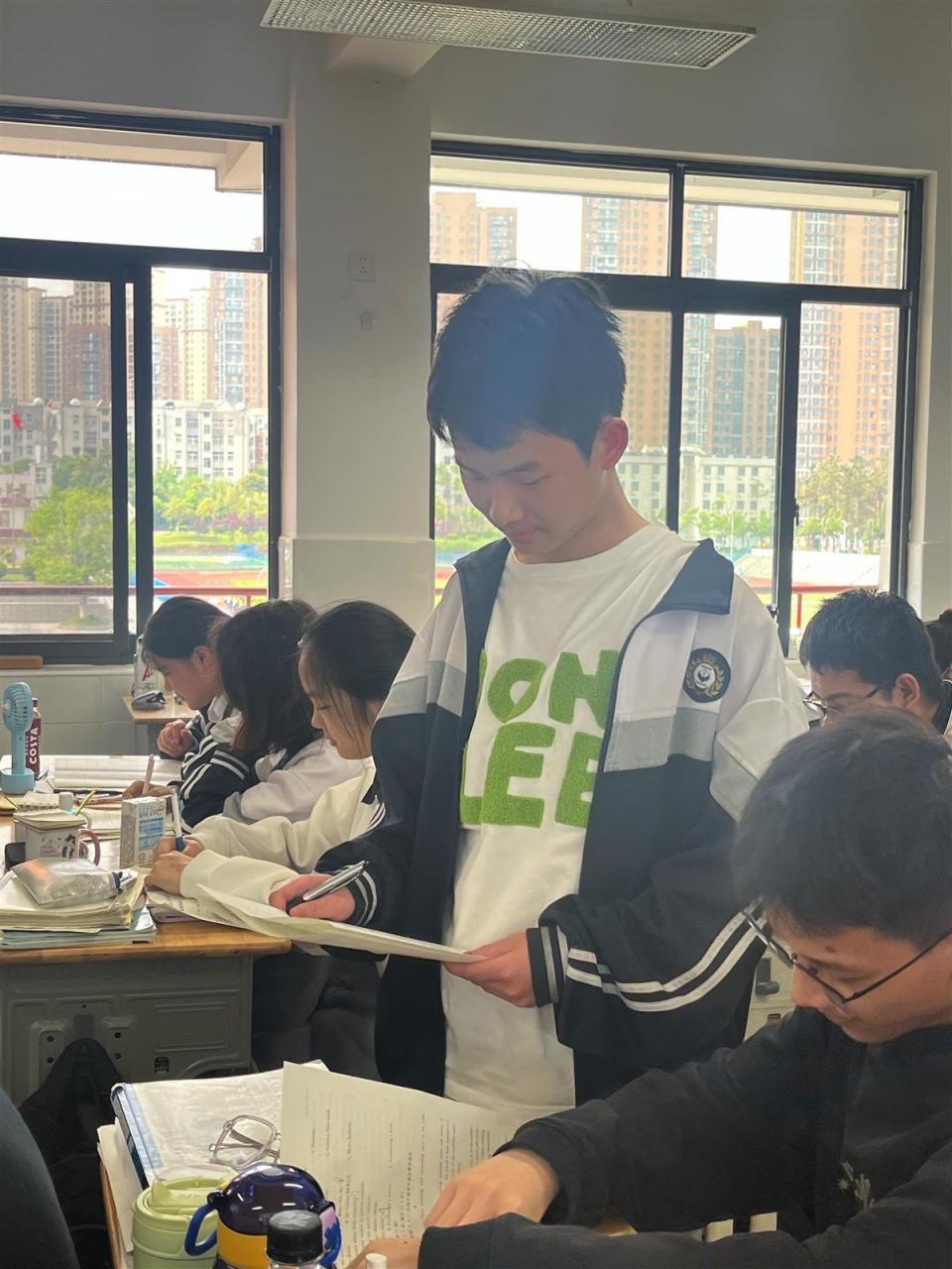 理科学霸英语最初仅30分高中老师助他三连跳