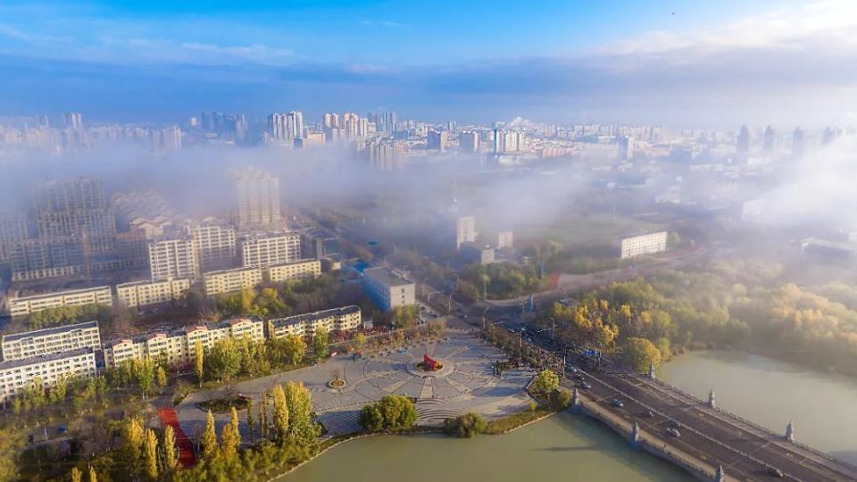 平流云,飘过博尔塔拉的清晨