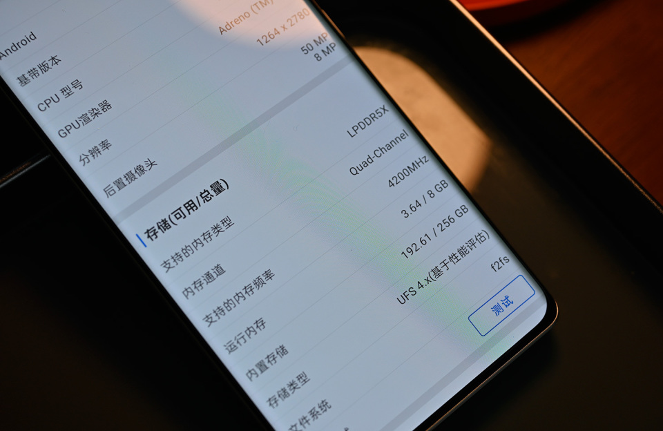 安兔兔跑分超130万,屏幕亮度高,1699元买真我gt neo6 se值不值