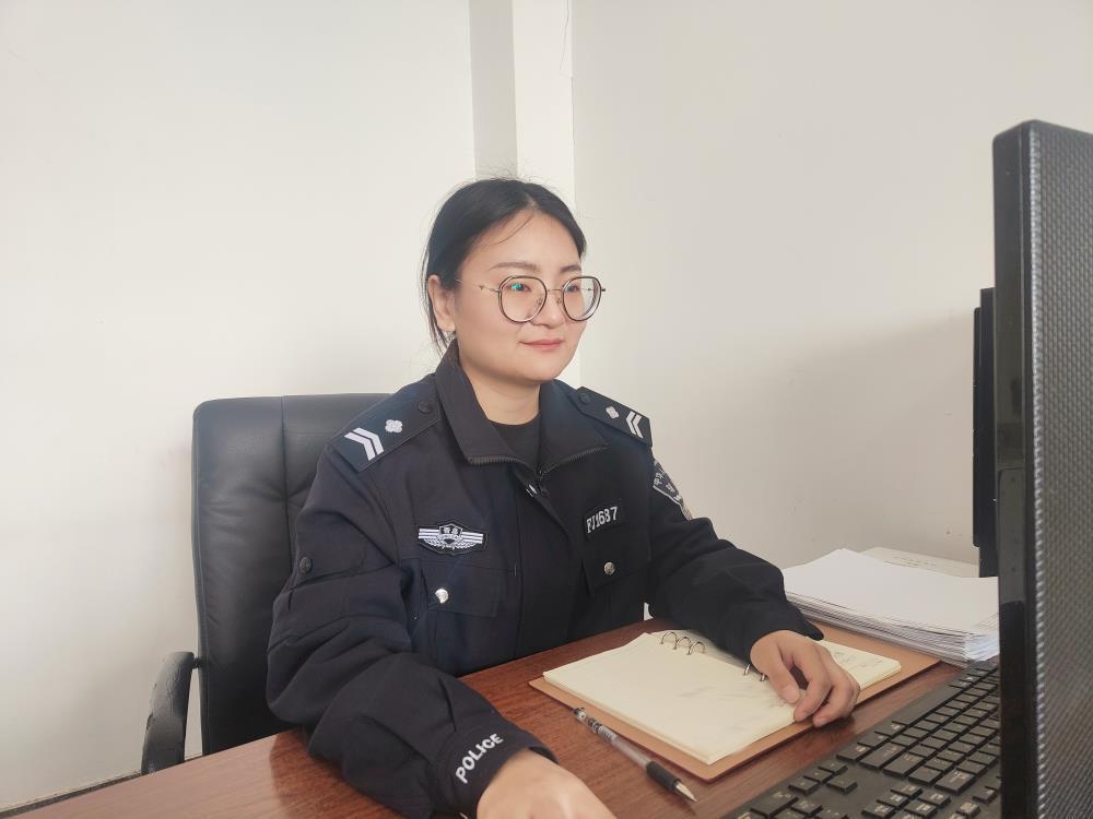 棘洪滩派出所女辅警:绽放在藏蓝警营的四朵"金花"_腾讯新闻