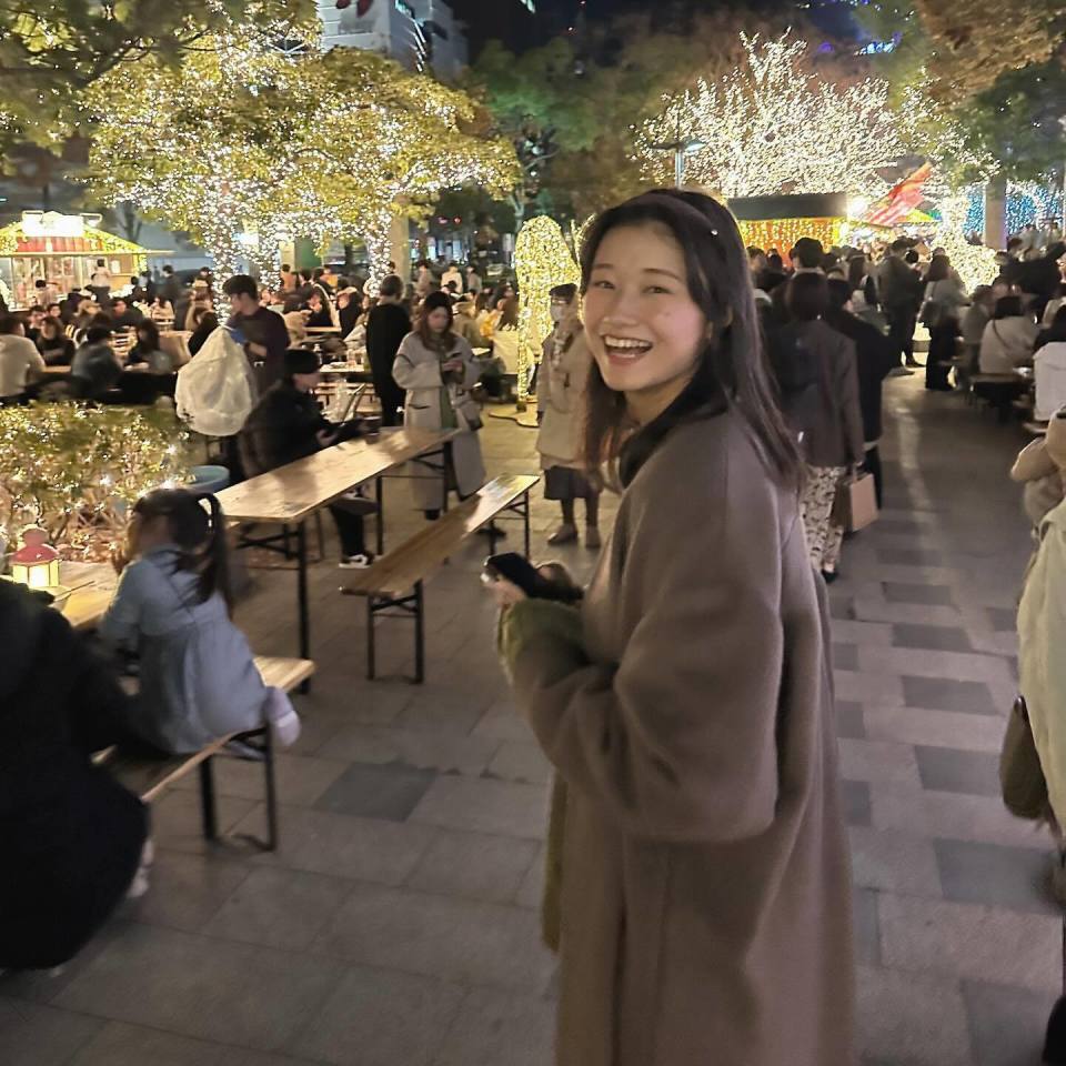 田中佑美出生于98年,年仅25岁,身高有1米72,身高腿长,甜美又可爱.