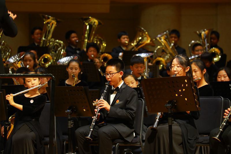 经典曲目接连上演!府学金帆行进管乐团专场音乐会举行