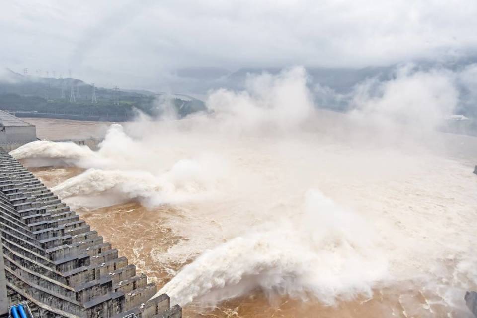 三峡水库三孔泄洪 "长江2024年第2号洪水"已在长江上游形成
