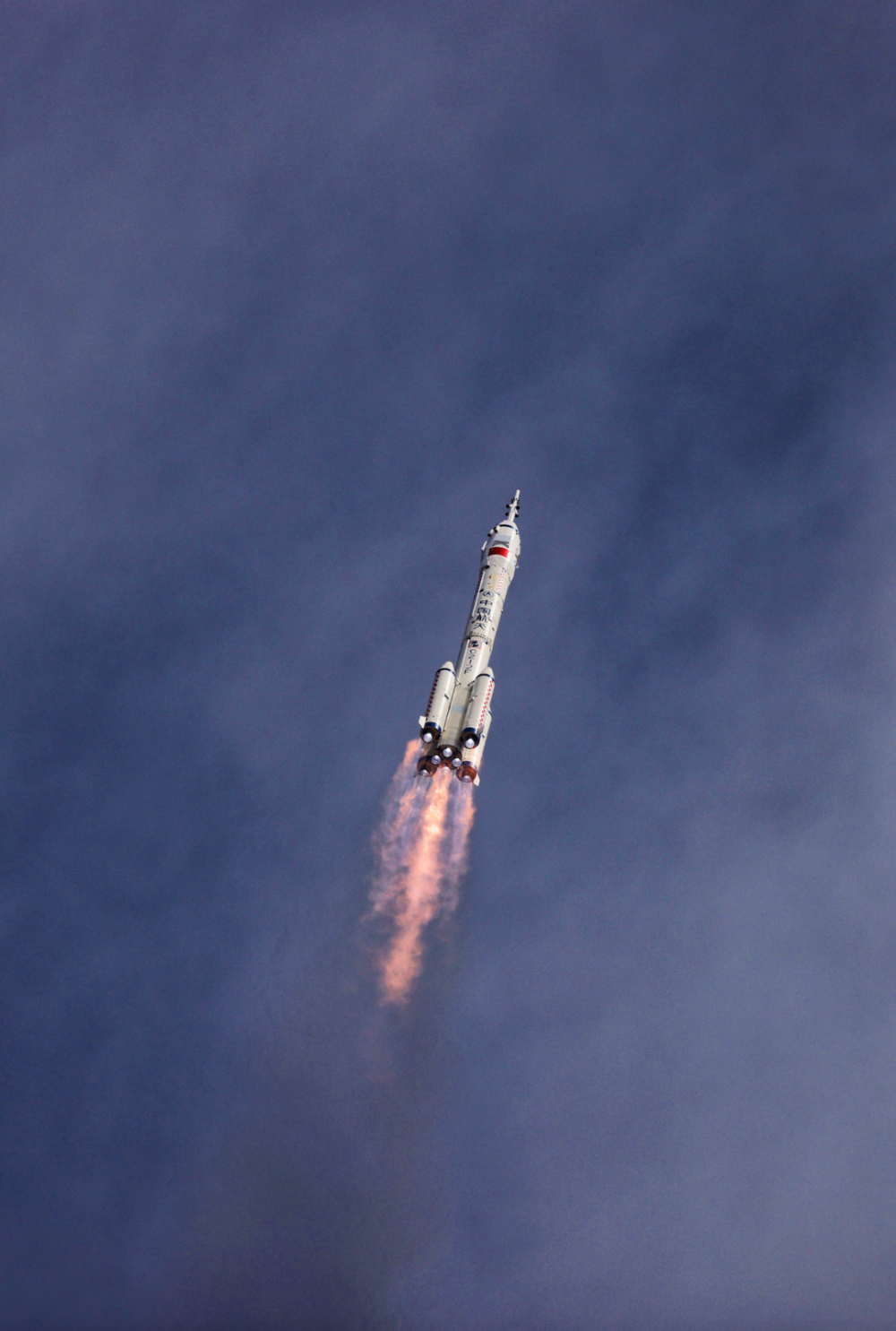 大红屏神舟十六号载人飞船发射取得圆满成功