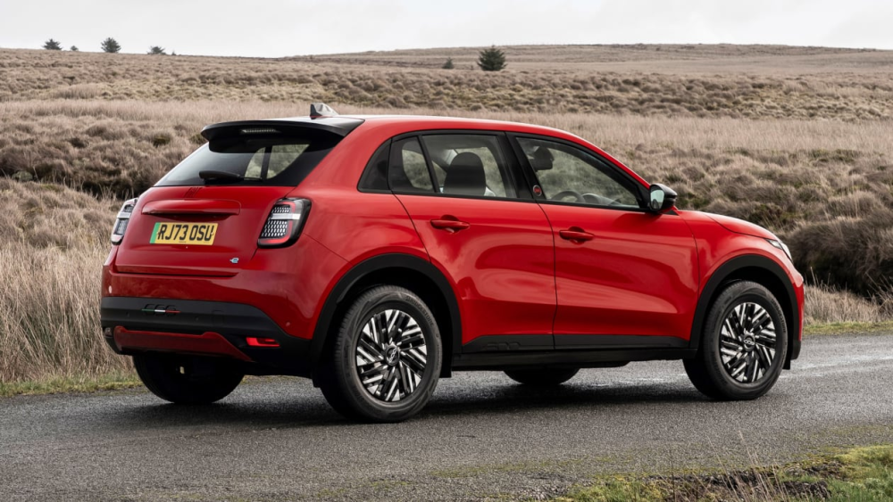 定位小型纯电动suv,菲亚特600e实车图发布_腾讯新闻