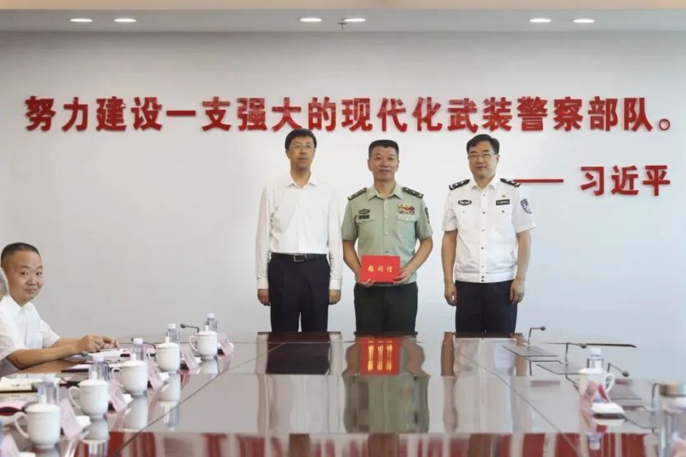 市司法局和监狱管理局领导"八一"前夕走访慰问武警上海总队