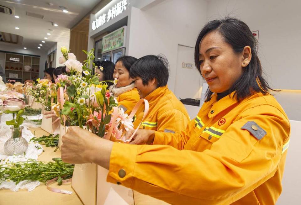 电力女工三八妇女节图片