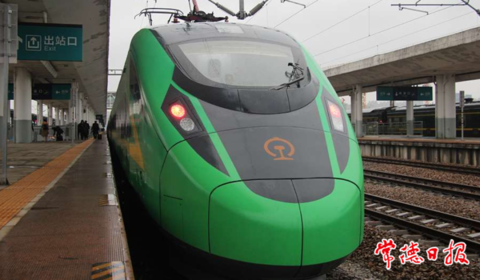 c205常德至深圳,c206深圳至常德四趟列车均采用"绿巨人"复兴号动车组