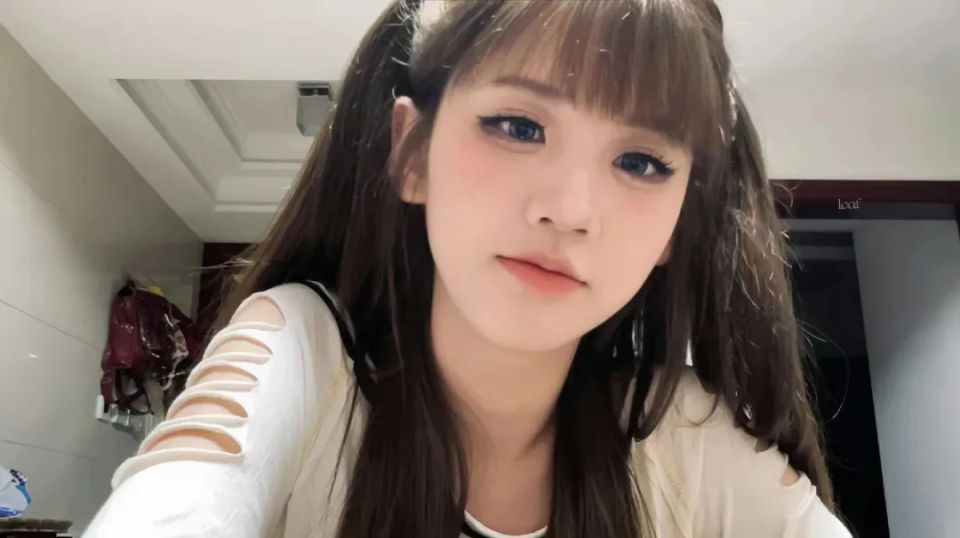 纯欲风女网红"井川里予"二手平台售卖贴身泳衣,标价300,引发网友热议!