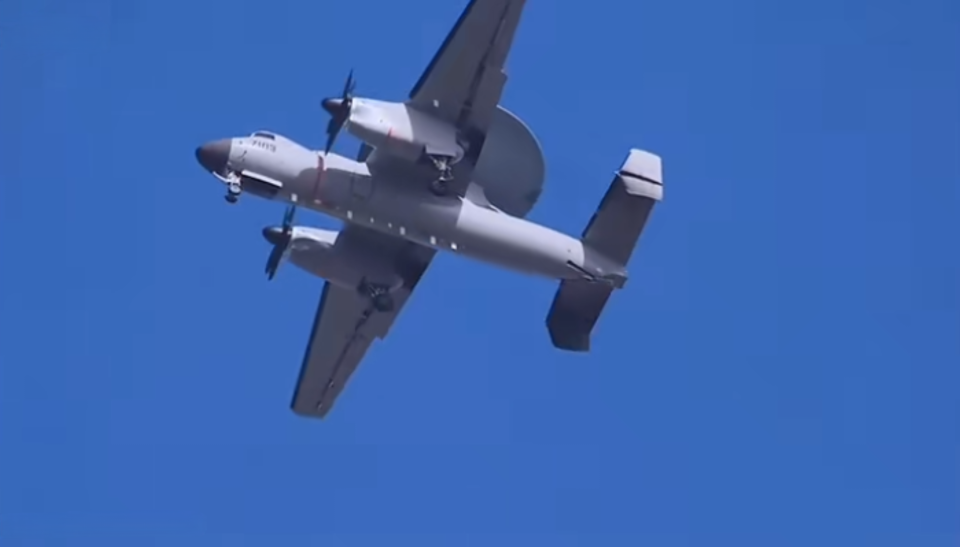 空警600模型上舰单面阵列雷达技压鹰眼最先进海军预警机