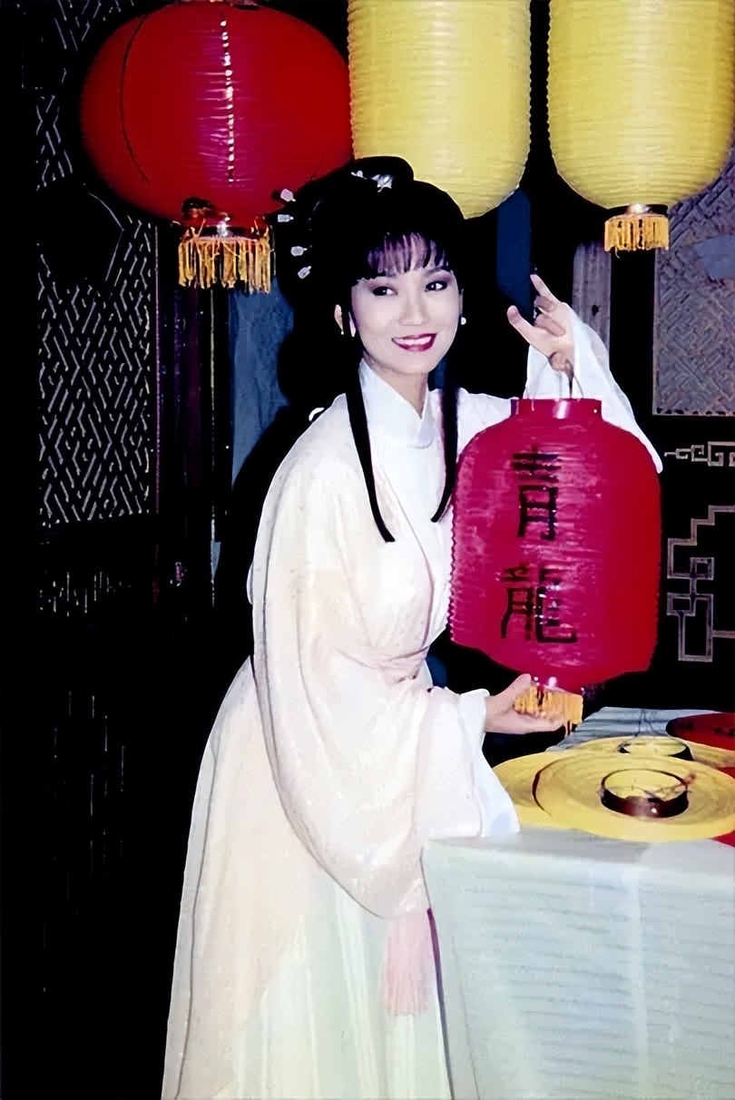 五个"胡媚娘",有一个是假的,能猜出来的人都是看新白长大的_腾讯新闻