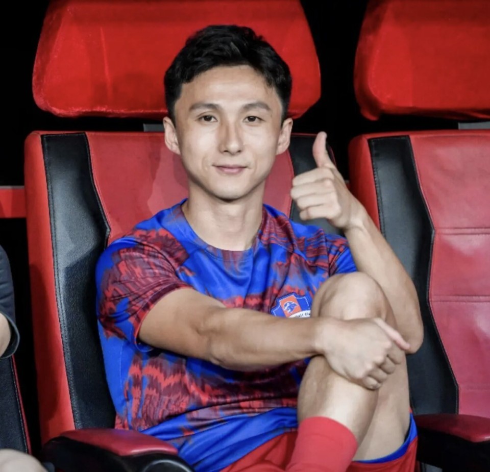 尹鸿博社媒对线球迷,多次辱骂球迷父母