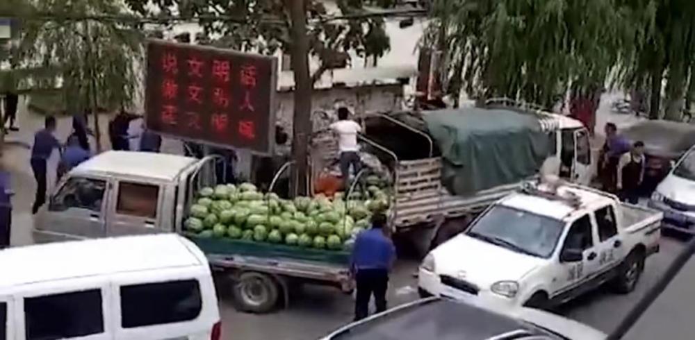 “瓜农刺死城管”案发1735天后