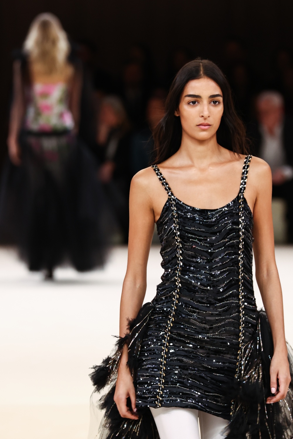 巴黎高级定制周——香奈儿品牌时装秀_腾讯新闻