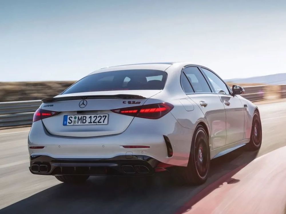 欣哲评车丨四缸混动c63给新时代性能车打个样