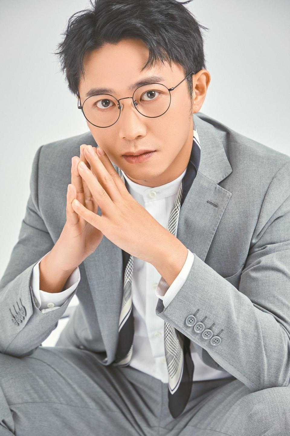李巍(v仔)唱作歌手 李巍(v仔):文兴二十载,博创新未来.
