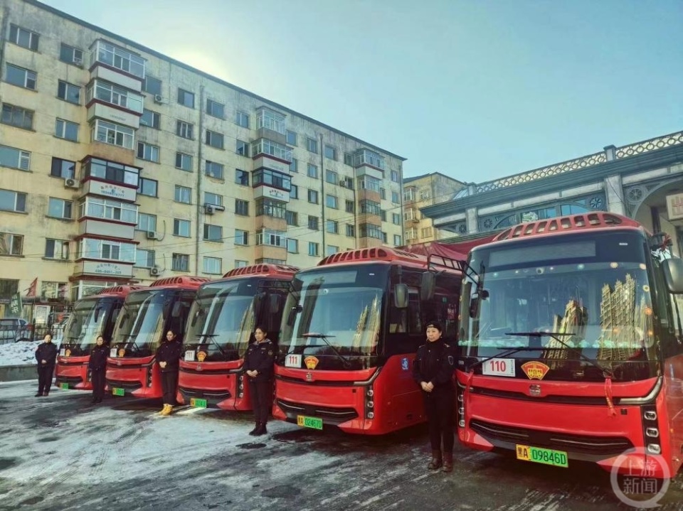 哈尔滨建国公园公交车图片