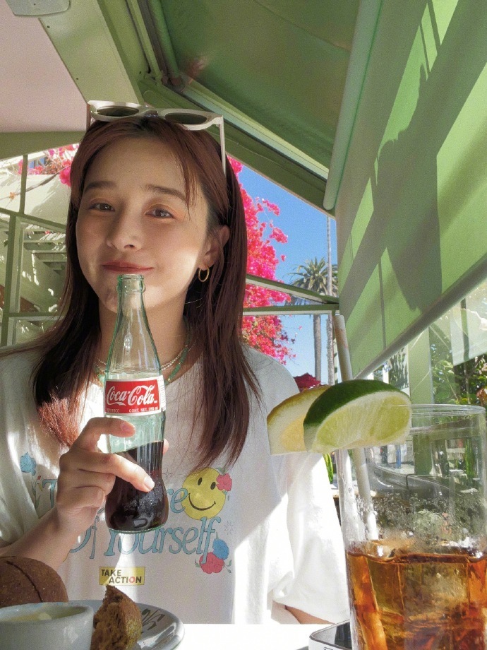 阚清子晒照庆36岁生日,天赐身材和容貌惹人爱,纪凌尘隔空祝福