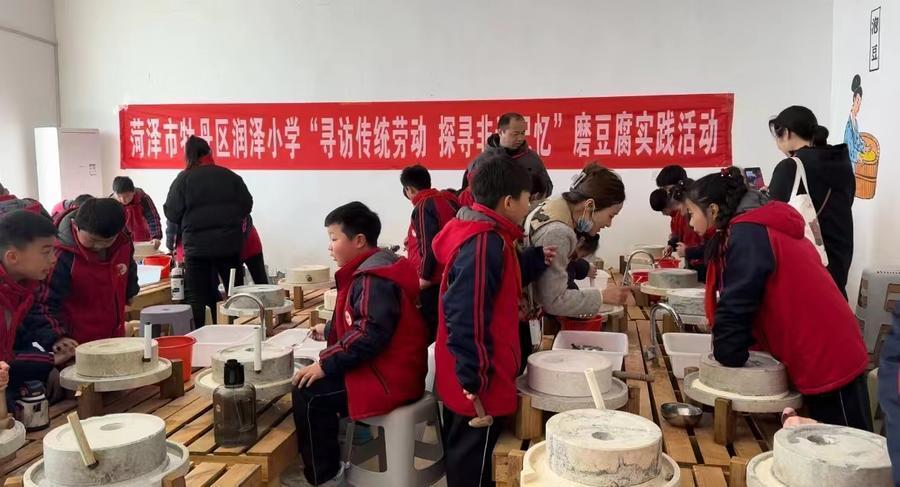 菏泽市牡丹区润泽小学:拥抱春天 种植希望