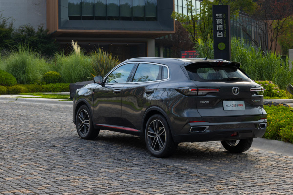 售价1039万元长安新款cs55plus轻年版正式上市