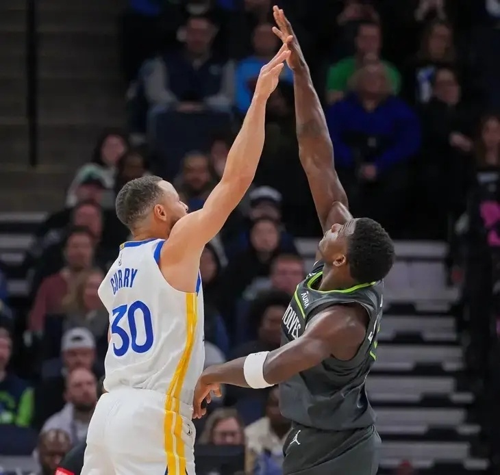 库里31分累死累活没鸟用勇士被狼队摩擦进季后赛也是个死