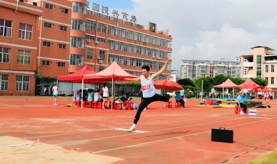 参赛运动员陈诗雨说:"很高兴能和全省的运动员们有这样的比赛,这样我