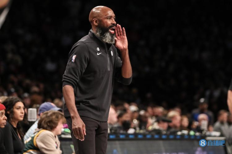 赛后,篮网主帅雅克-沃恩接受了记者采访.