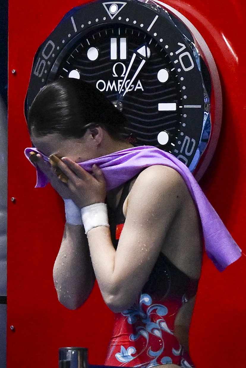 游泳世锦赛跳水女单10米跳台决赛陈芋汐全红婵包揽冠亚军3