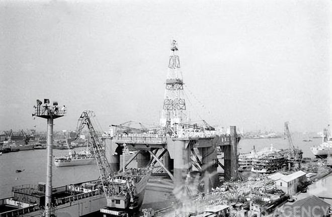 1983年6月4日,上海飞机制造厂第一次为美国魁基飞机公司装配的q2双座