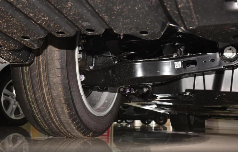 丰田加入价格战,凯美瑞置换补贴后起售价13.98万,油耗5.81升