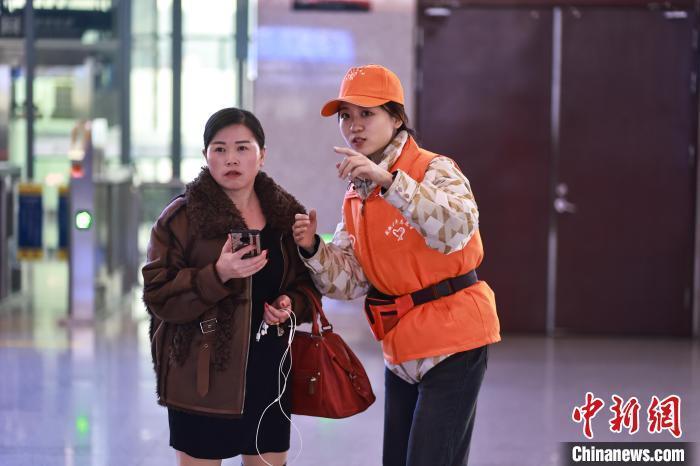 "90后"铁路青年志愿者周静怡:让青春在服务中闪光_腾讯新闻