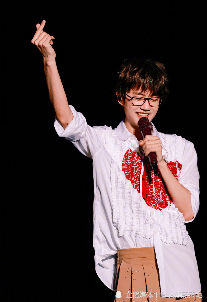 许嵩七夕杭州演唱会首唱《七夕》,限定版深情震撼全场,也是绝唱