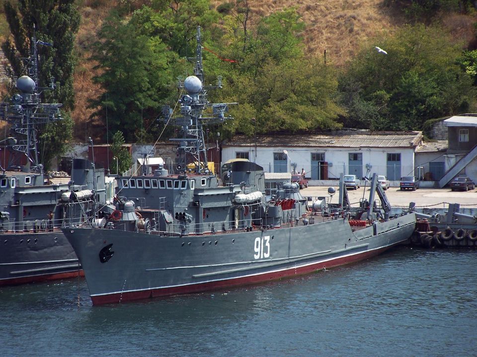 美国atacms导弹"立功",黑海舰队再遭重创,俄"旋风"号导弹护卫舰被坐沉