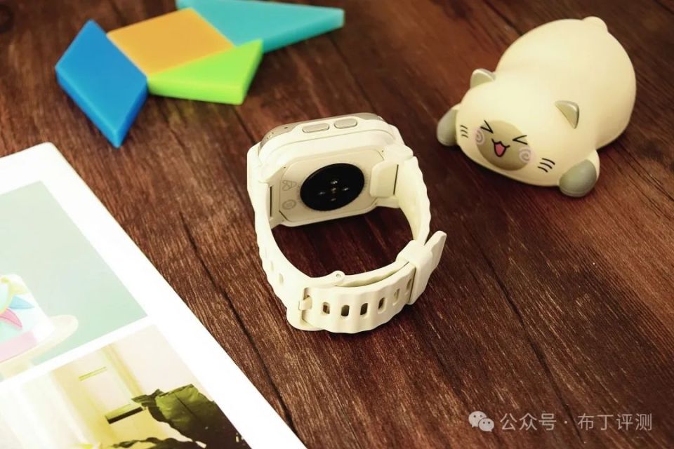 随时了解孩子心理状态,智能快充加持:米兔儿童手表s1评测!