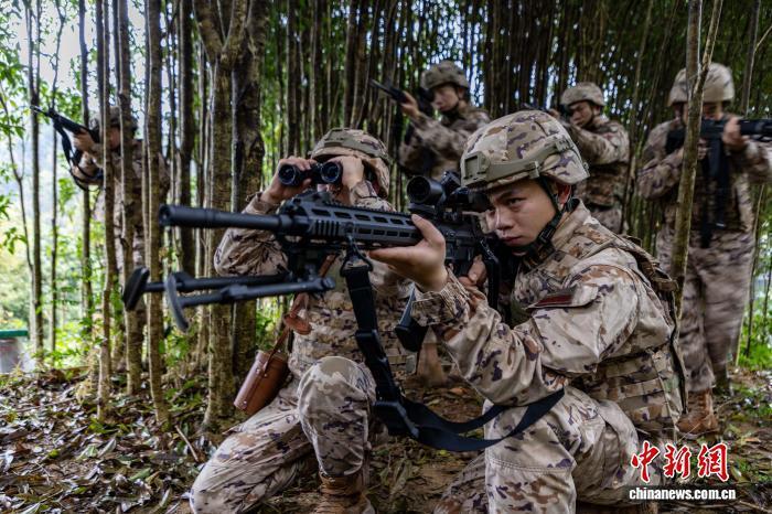 广西桂林：武警官兵开展实战化训练_腾讯新闻