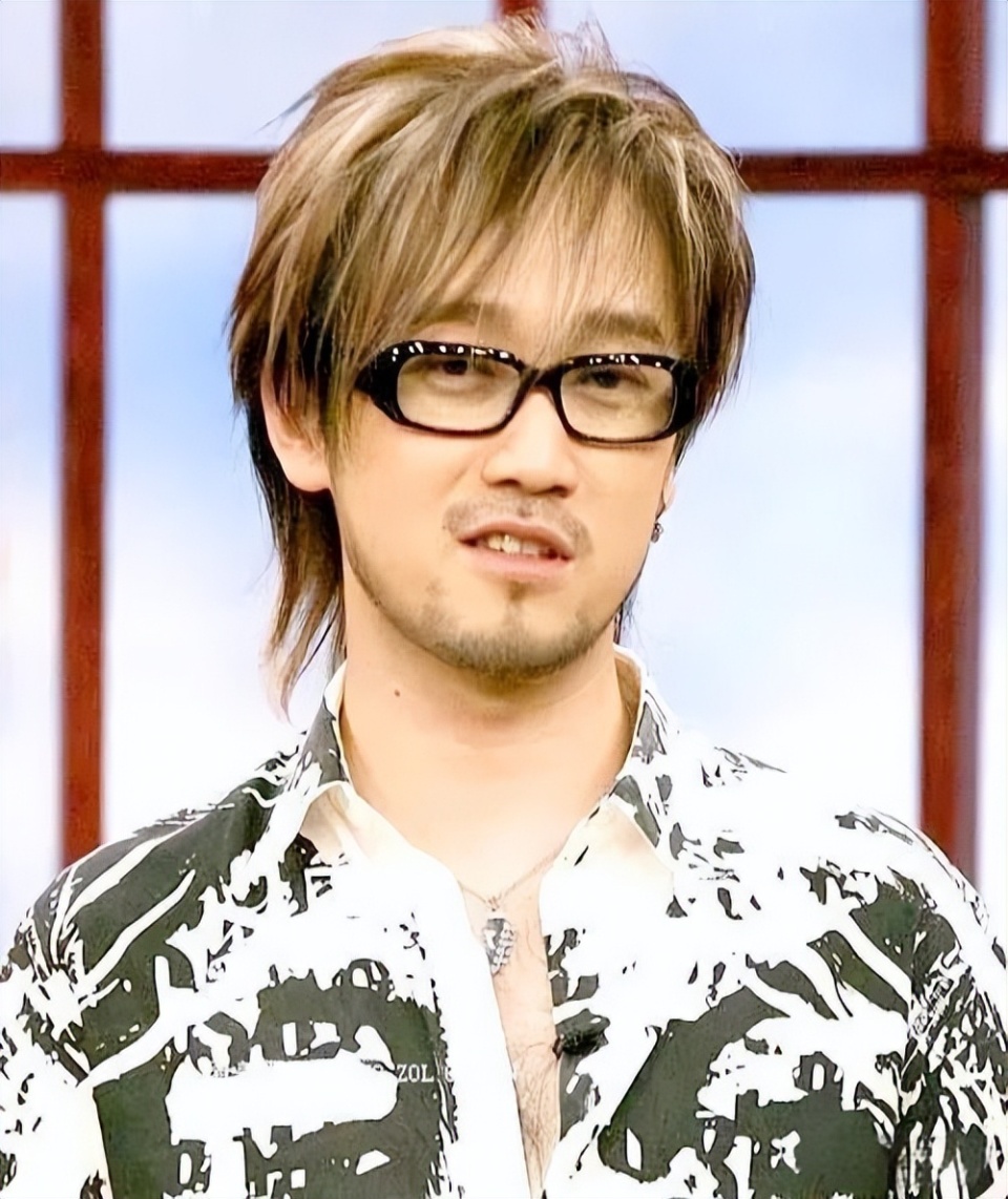 周传雄哈尔滨演唱会一票难求,接地气打招呼:叫"滨子"更铁,你们可以叫