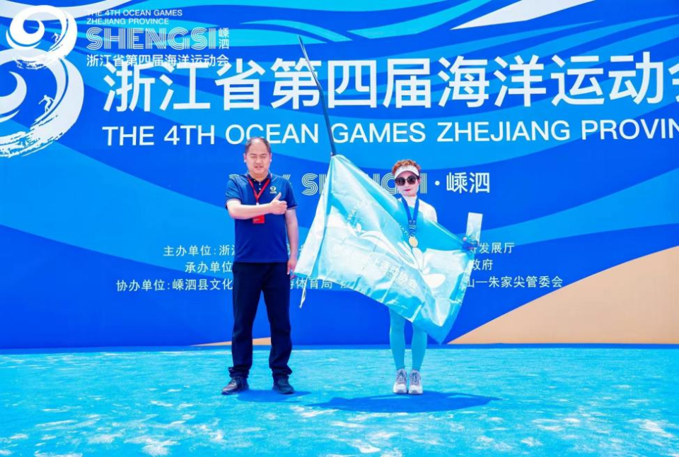 13力压群芳获得冠军,市区组女子6公里长距离海划我队何银莲0:53:46.