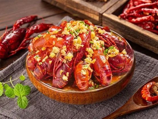 凉爽食光丨茄汁排条冷面,蒜蓉小龙虾……老字号带来味蕾新体验!