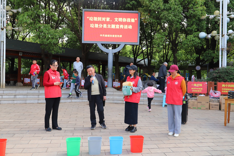 市委宣传部市文明办联合开展垃圾分类主题宣传活动